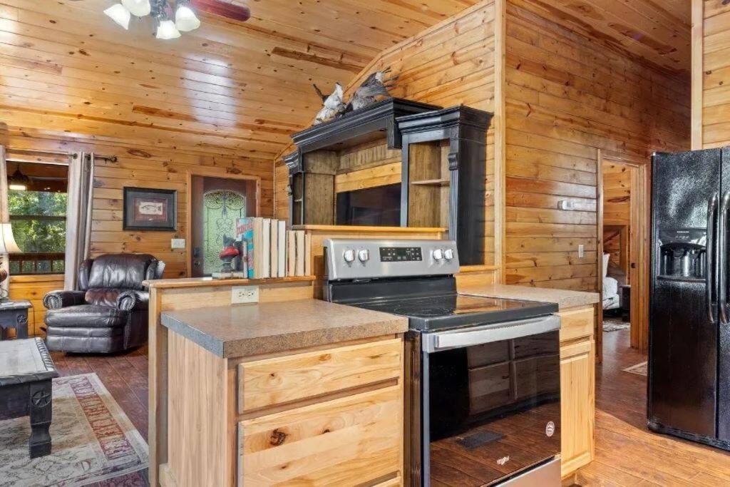 Misty Moonlight, Sleeps 4, Mountain Cabin Appartement Broken Bow Buitenkant foto