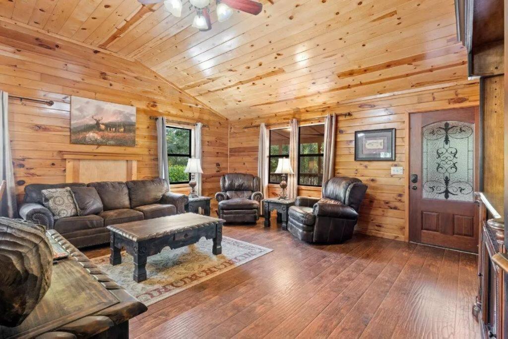 Misty Moonlight, Sleeps 4, Mountain Cabin Appartement Broken Bow Buitenkant foto